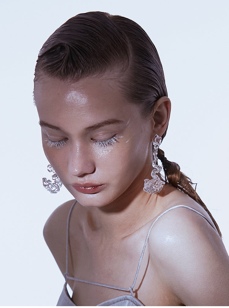 INTAGLIO-CUT BERG CRYSTAL CHANDELIERS EARRING