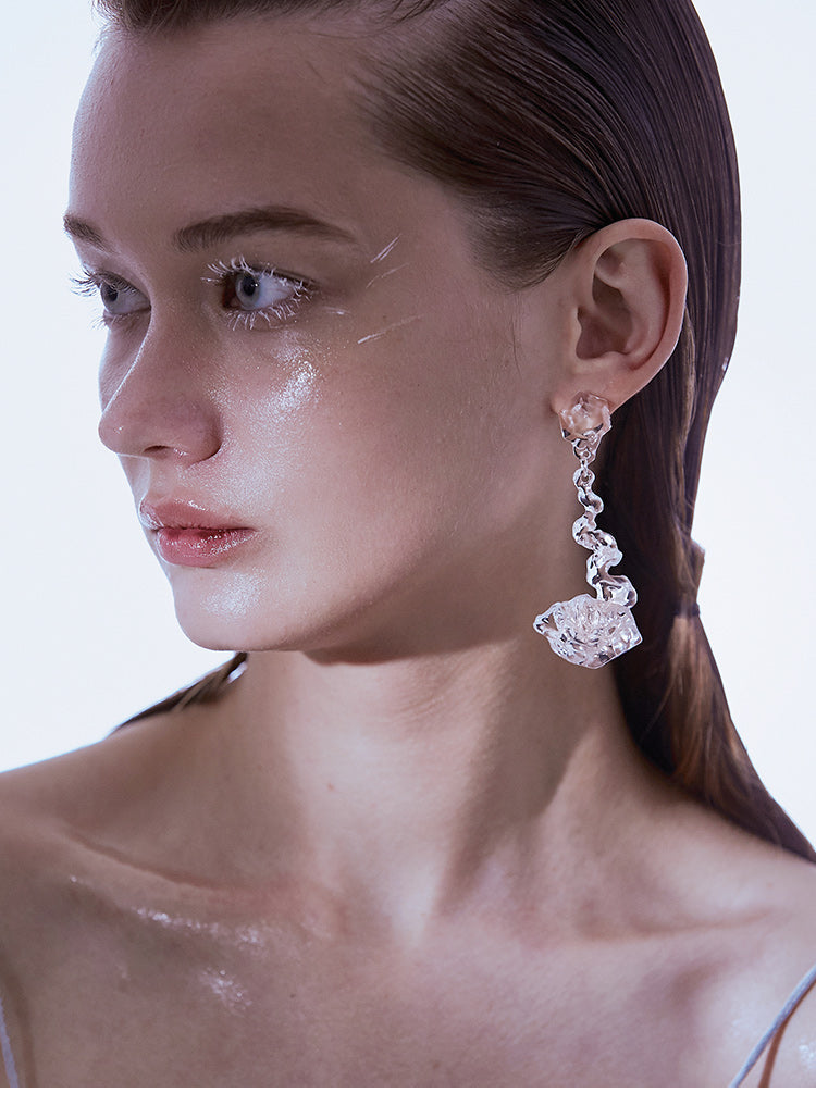 INTAGLIO-CUT BERG CRYSTAL CHANDELIERS EARRING
