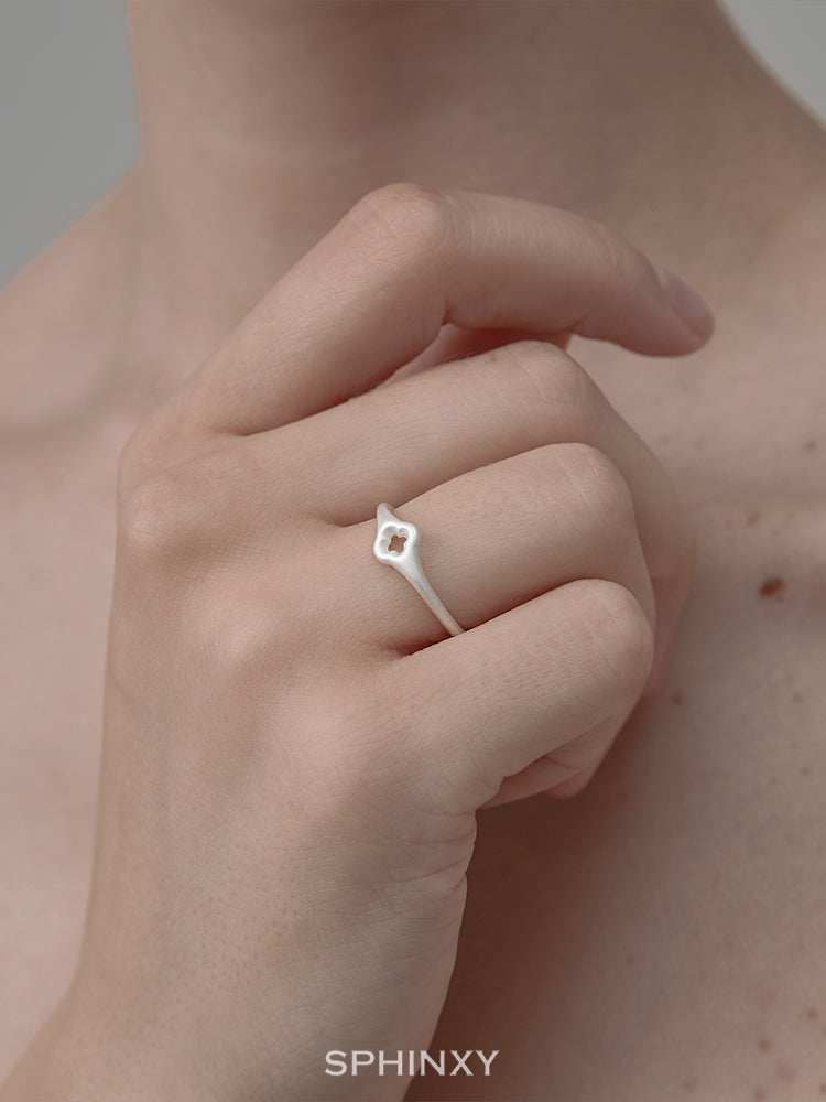 BEGONIA MOTIFS RING