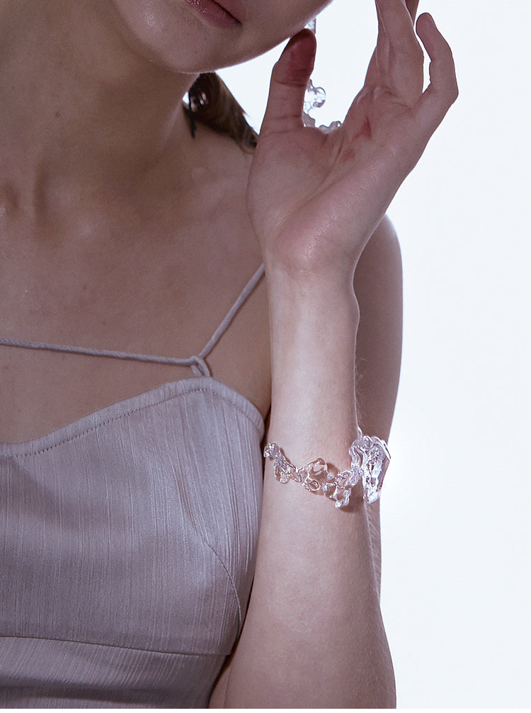 CARVED RESIN SOLITAIRE CUFF