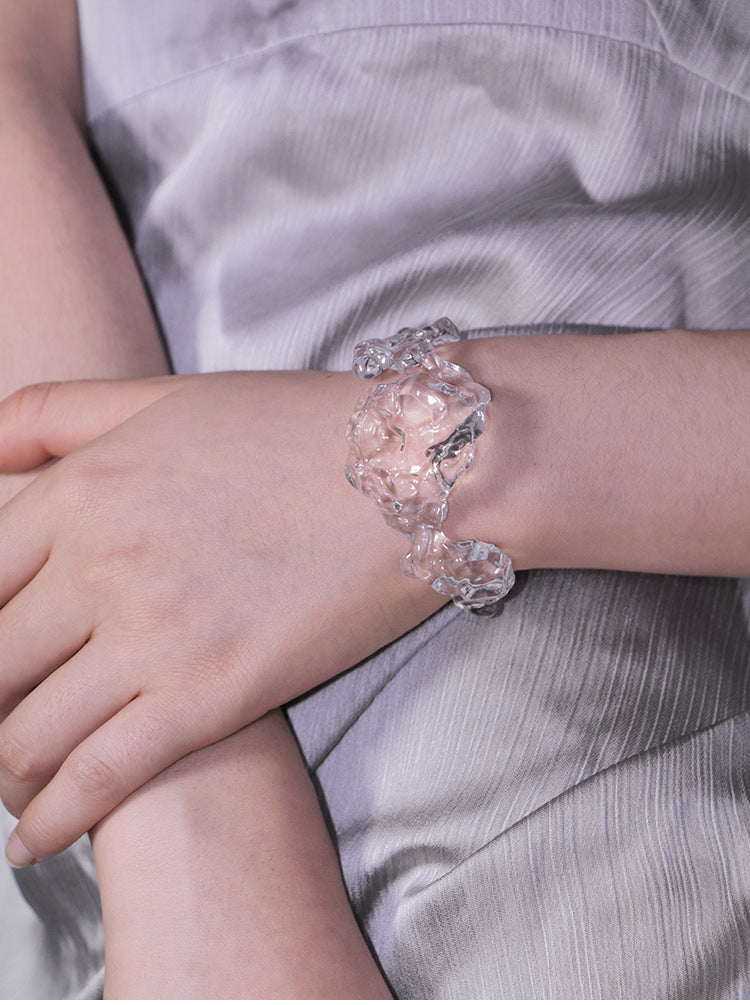CARVED RESIN SOLITAIRE CUFF