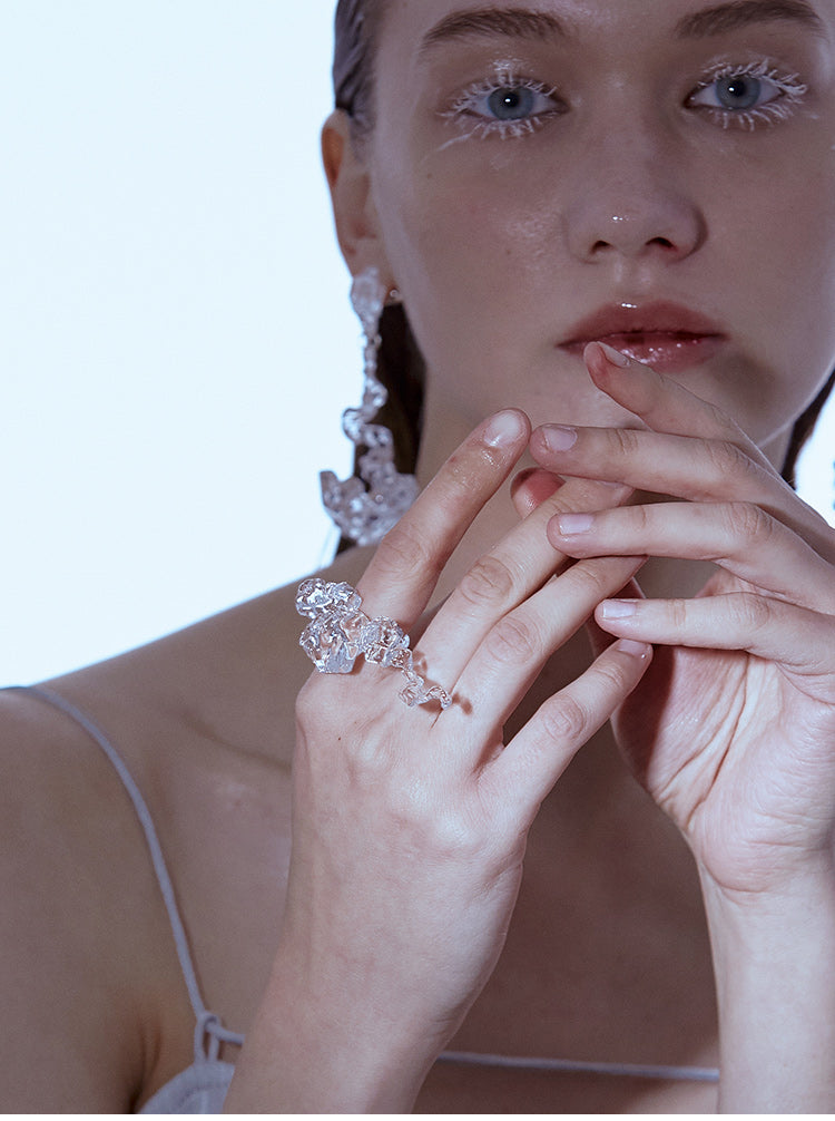 CARVE RESIN SOLITAIRE LONG RING